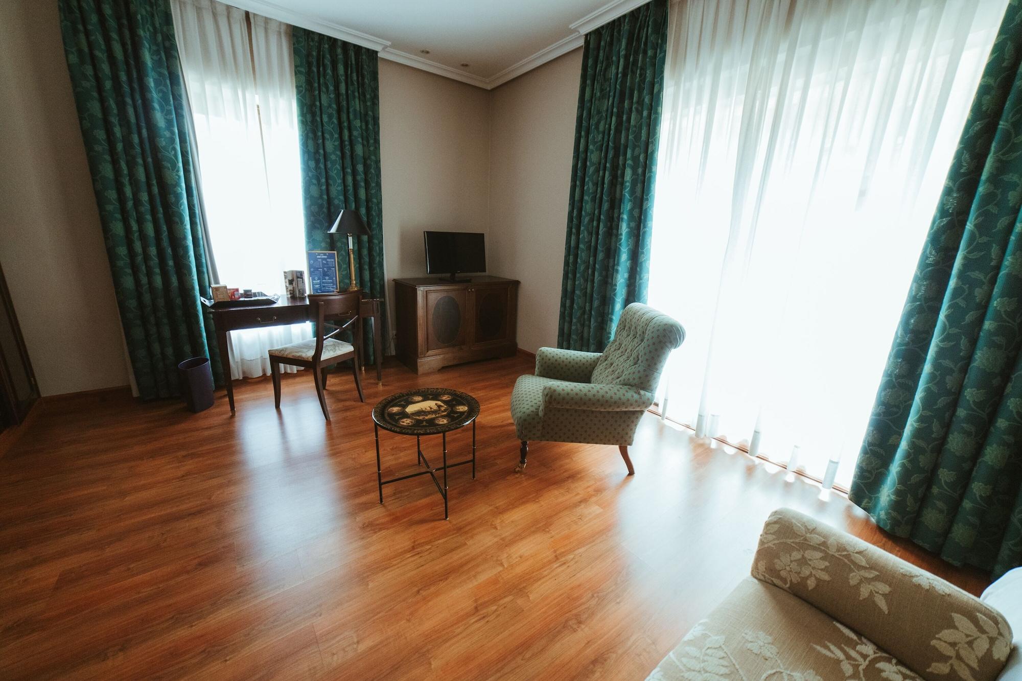 Barcelo Leon Conde Luna ภายนอก รูปภาพ