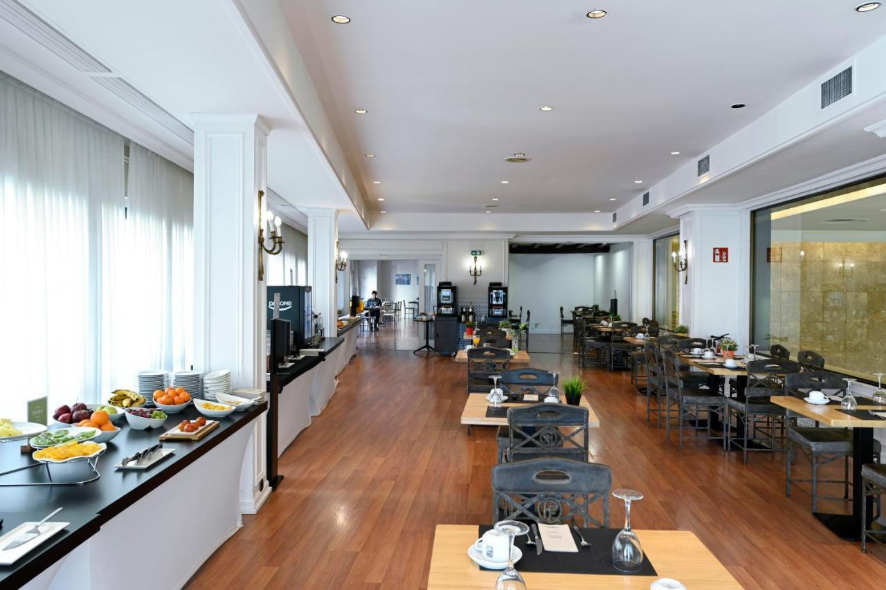 Barcelo Leon Conde Luna ภายนอก รูปภาพ