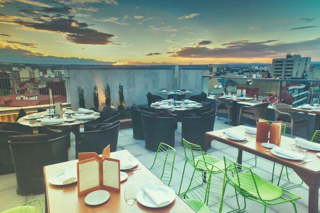 Barcelo Leon Conde Luna ภายนอก รูปภาพ